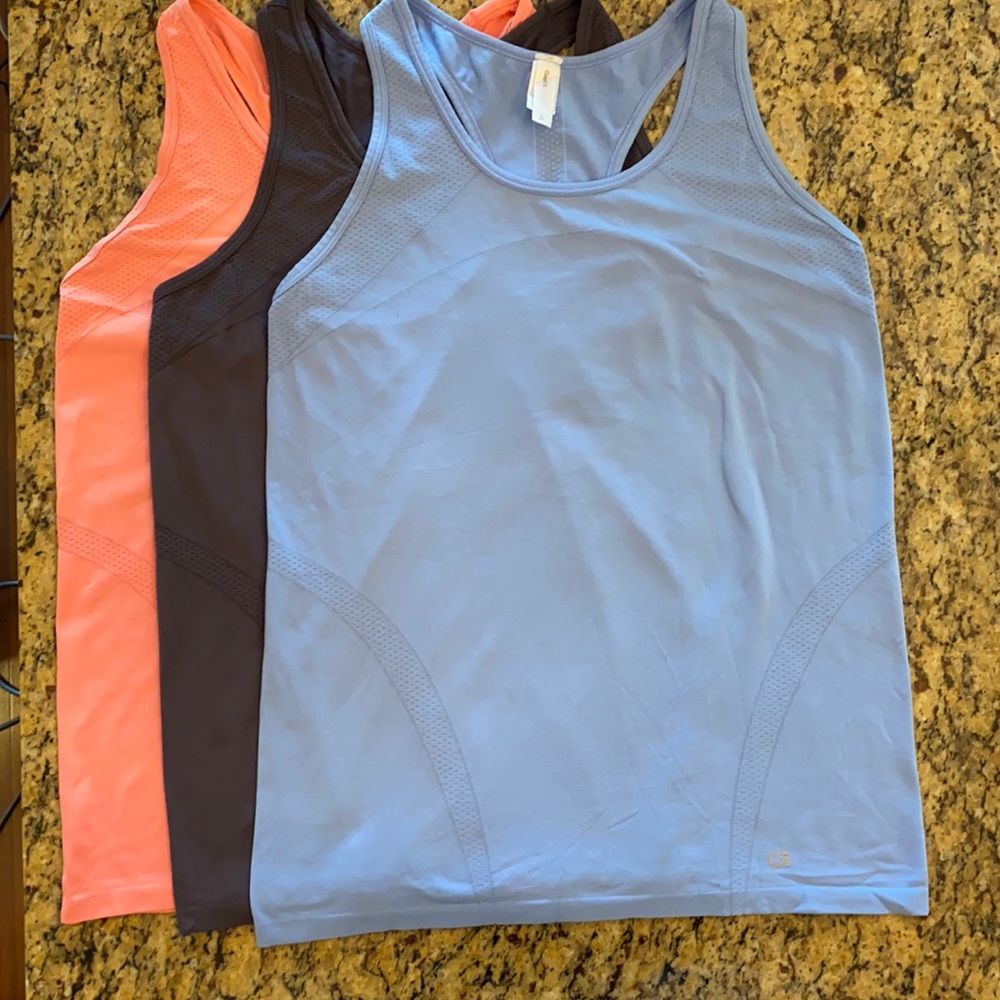 3-pack of GapFit workout shirts, size L